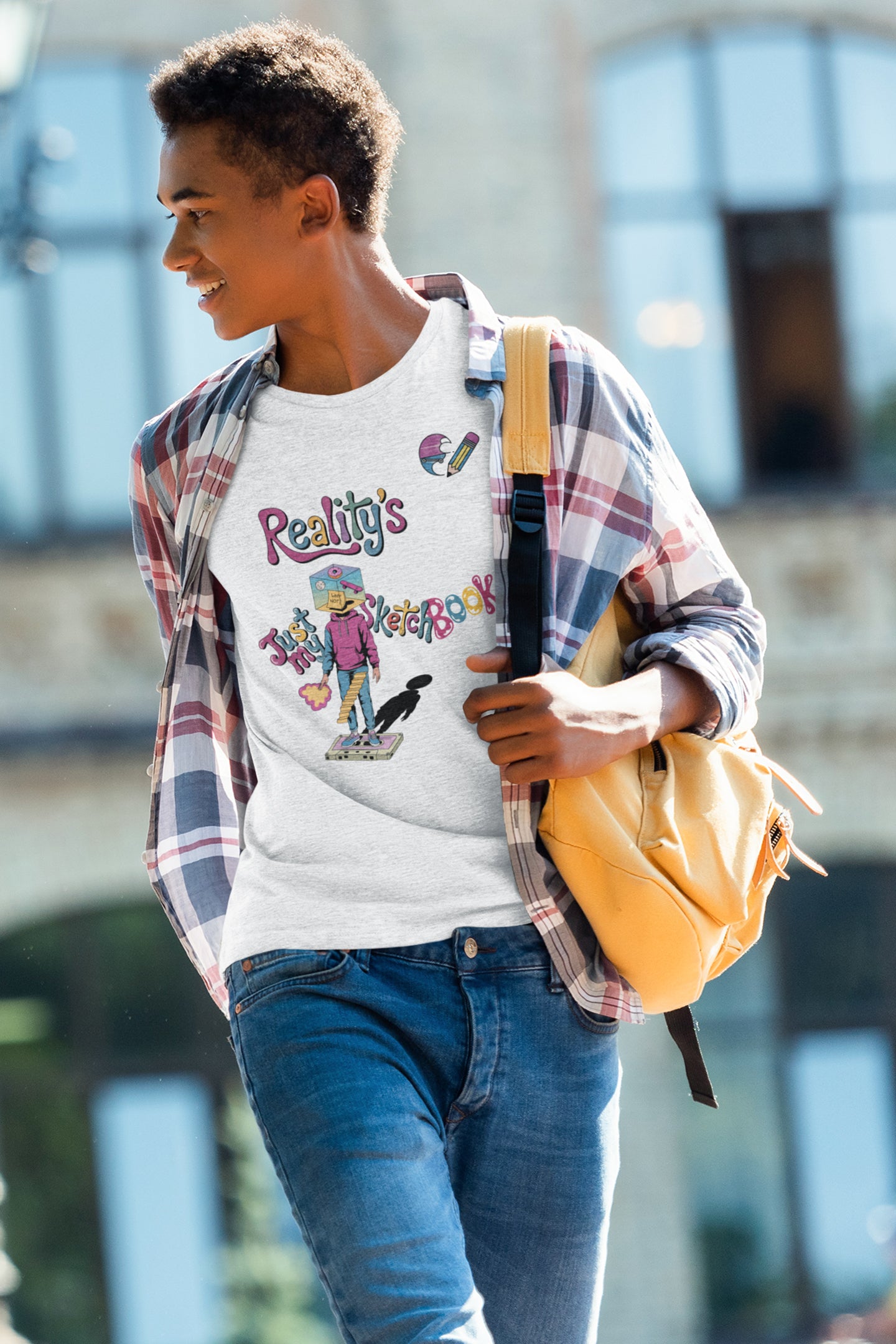 Surrealistisches Kunstshirt mit dem Spruch „Reality’s just my sketchbook“