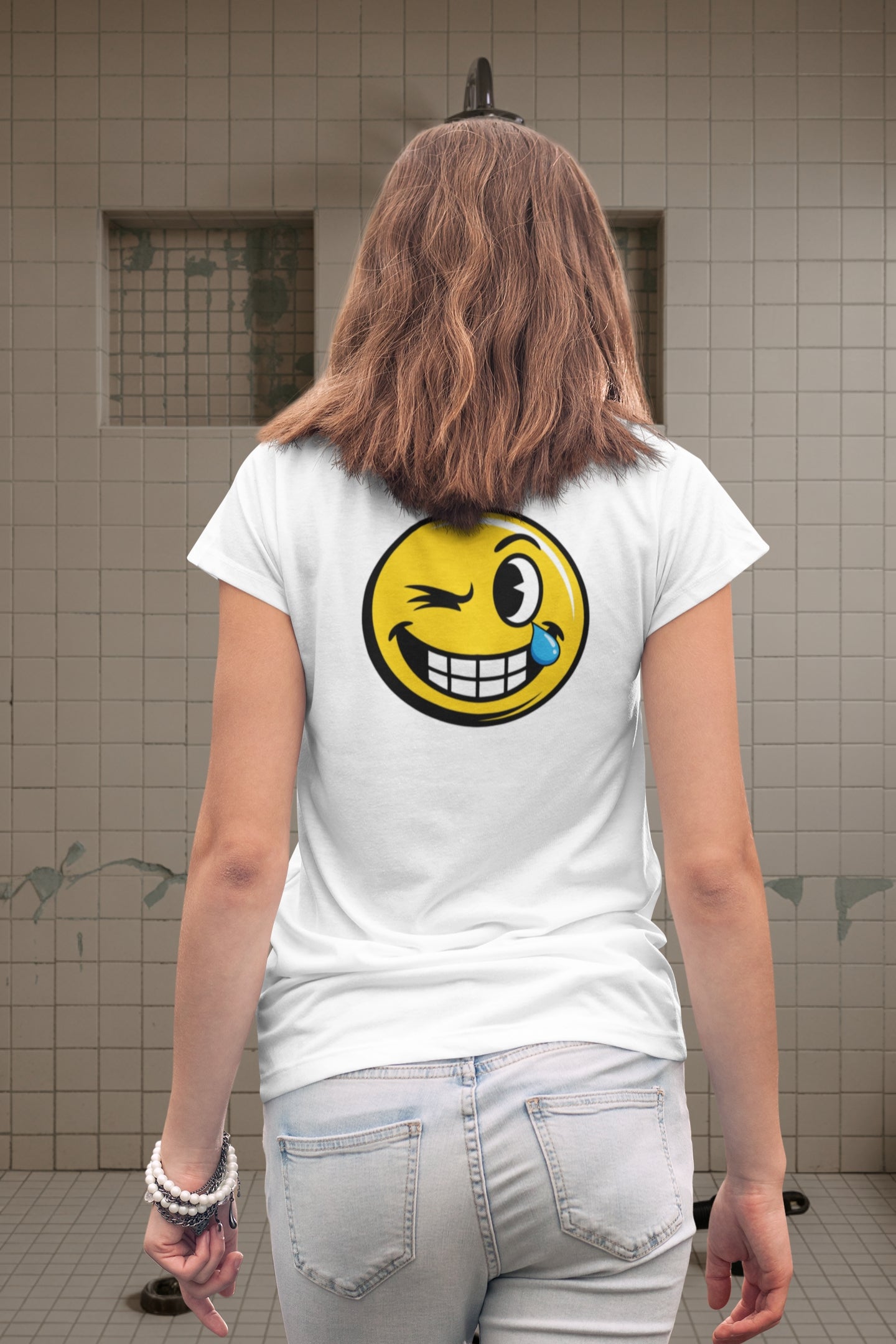 SmartFamLife Damenshirt mit Comic-Wasserhahn & Rückenmuster