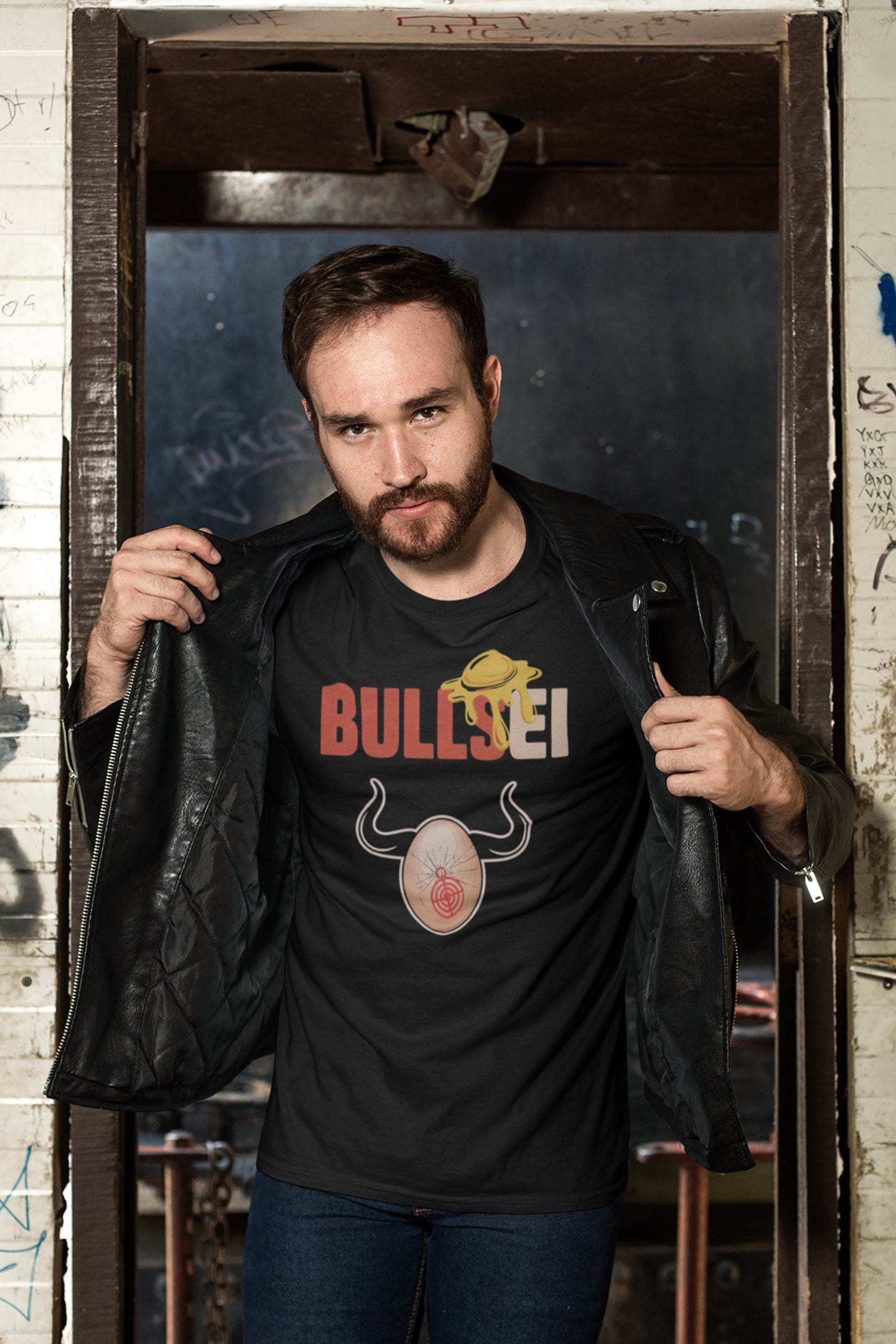 BullsEi T-Shirt Design mit Bullhörnern und Fadenkreuz