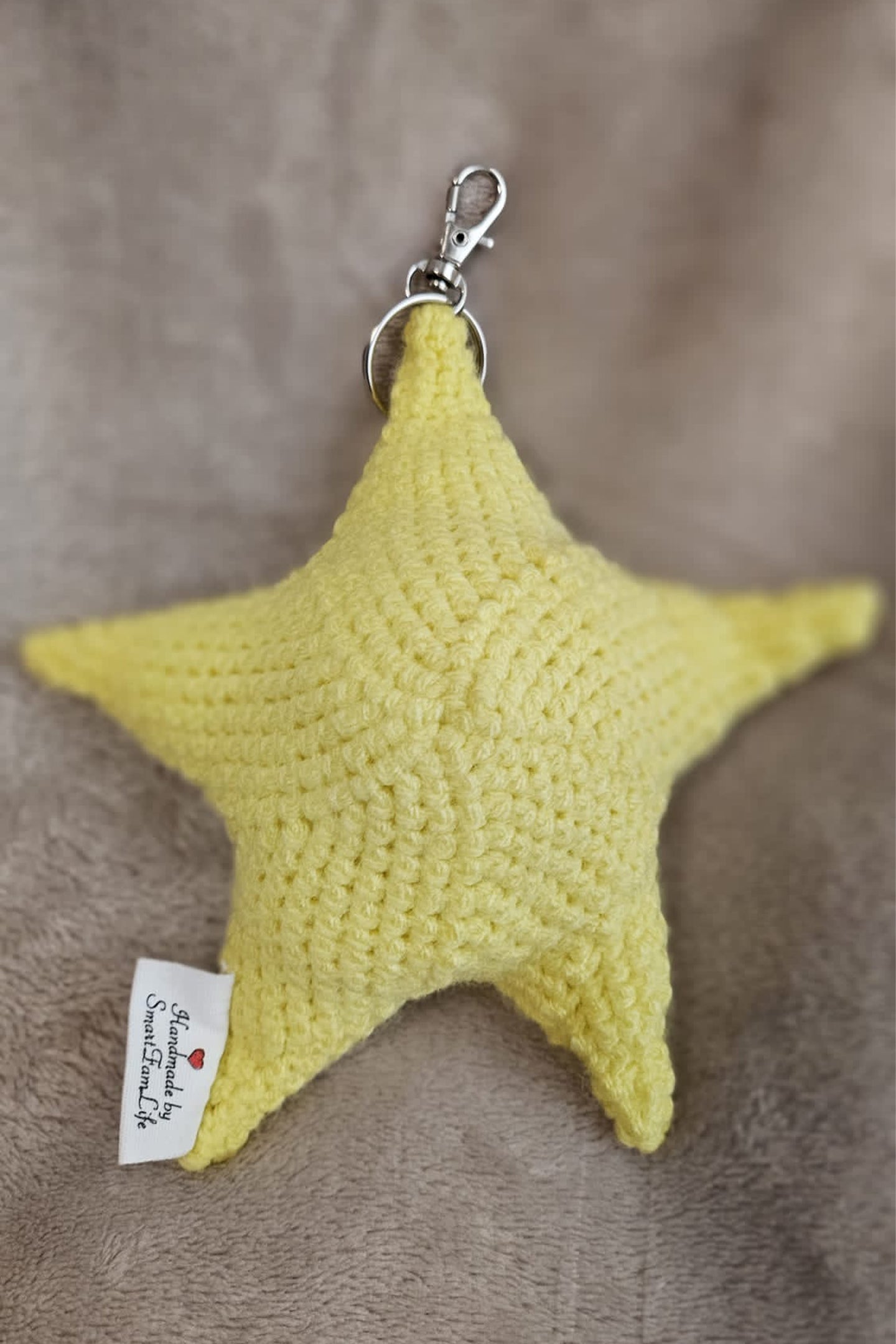 Kreative Geschenkidee: Gelber Häkelstern als charmantes Unikat
